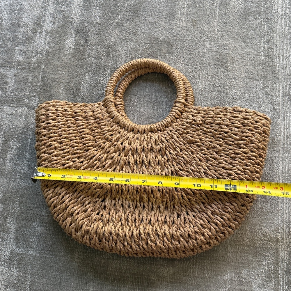 NEW Elegant Tan Woven Handbag - Picture 2 of 3
